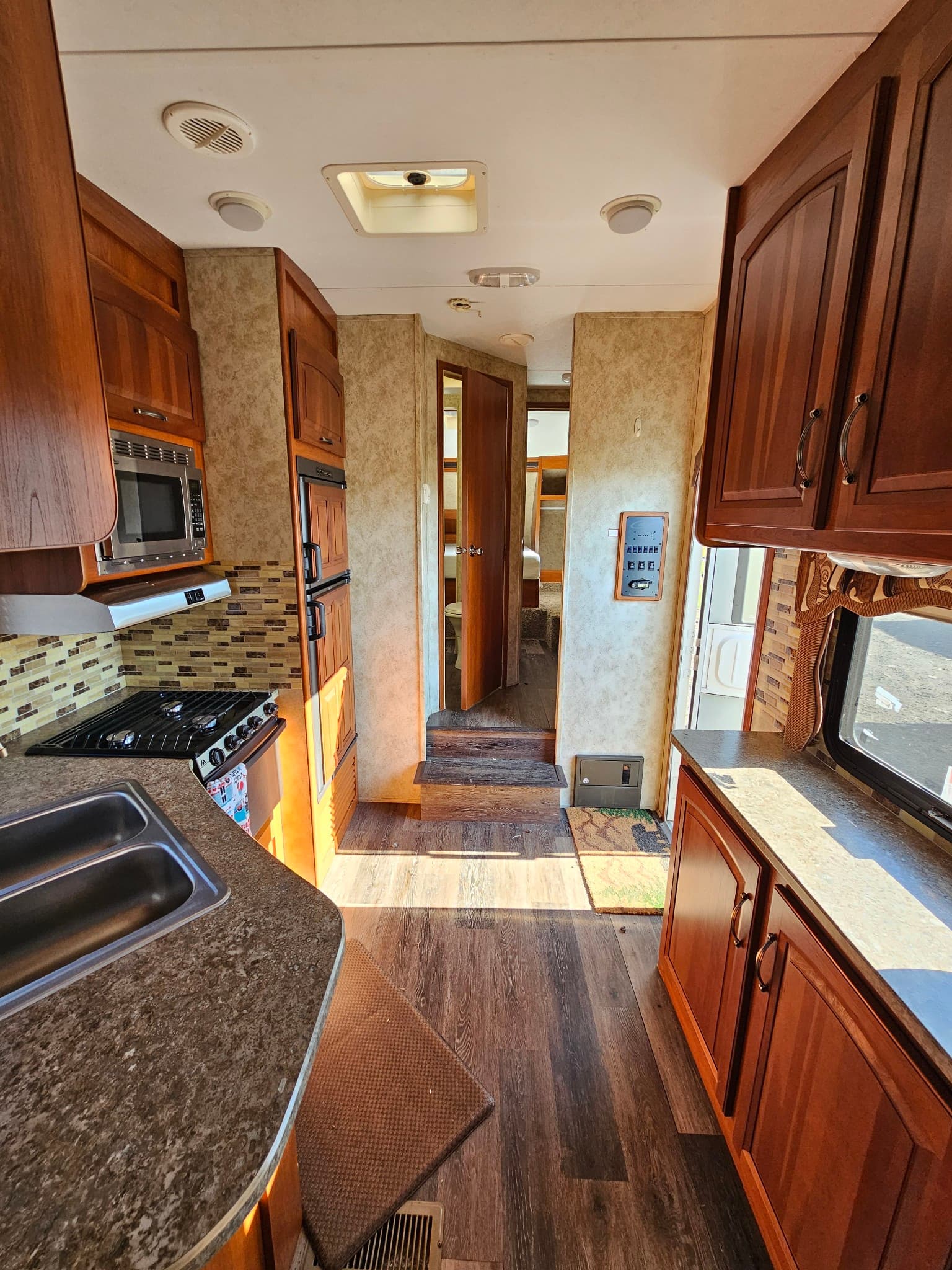 A picture of a Cougar RV from the outside