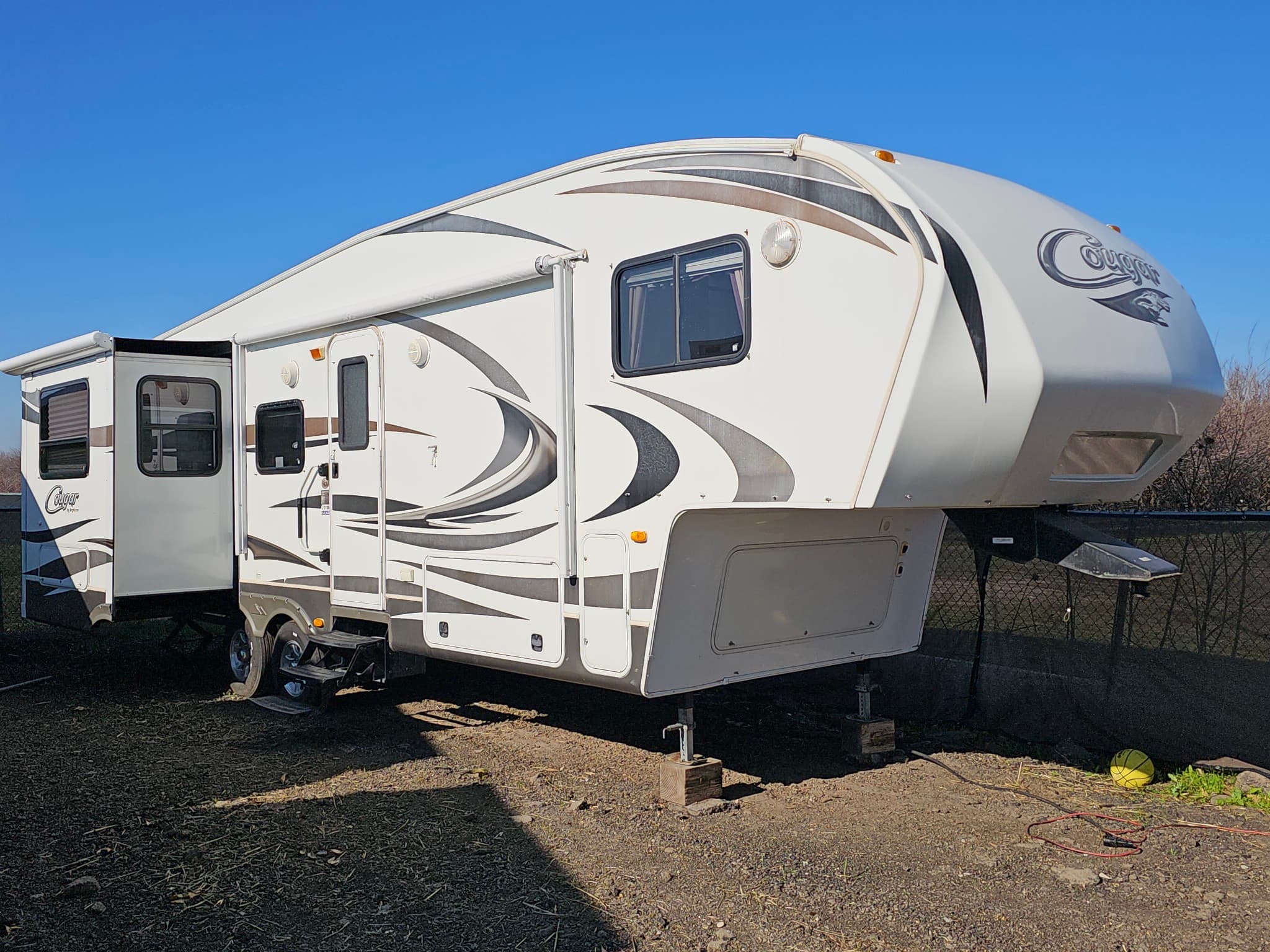 A picture of a Cougar RV from the outside