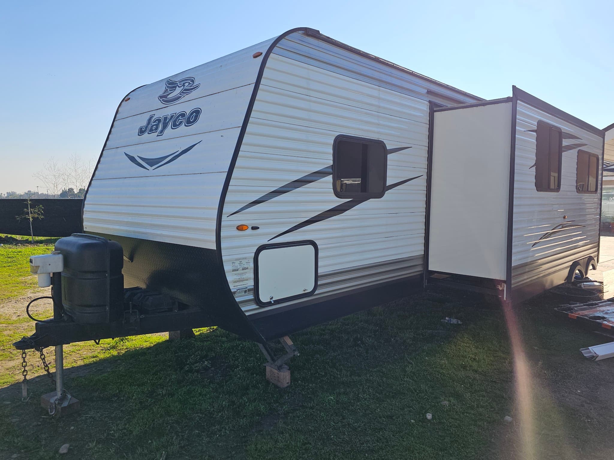 A picture of a Cougar RV from the outside